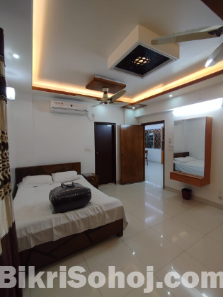 Rent Furnished 4 Bedroom Apartment in Bashundhara R/A.